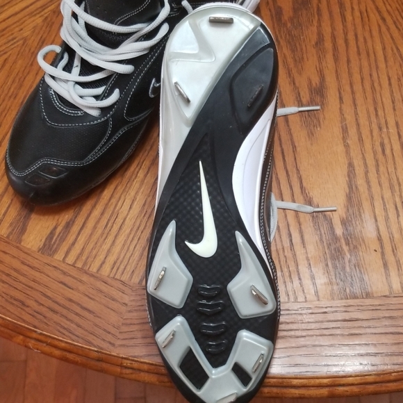 Nike Baseball Cleats - Picture 4 of 4